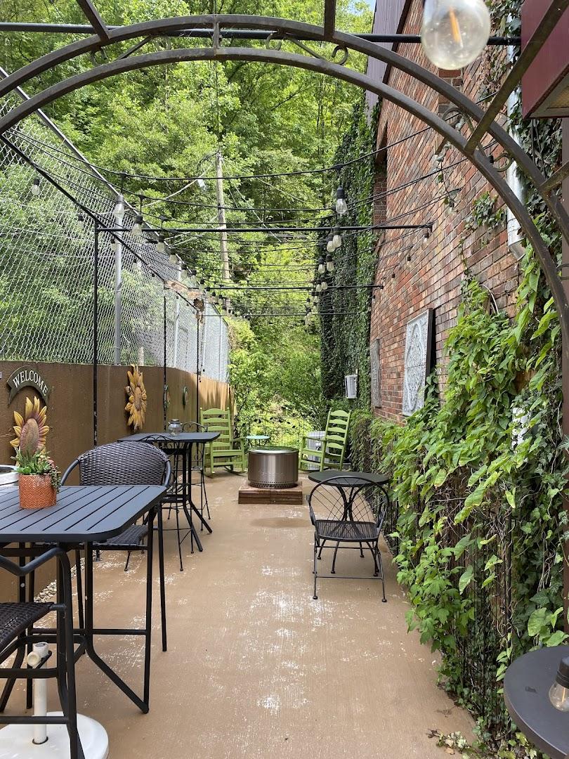 Mona's Creative Catering and Fine Foods Restaurant